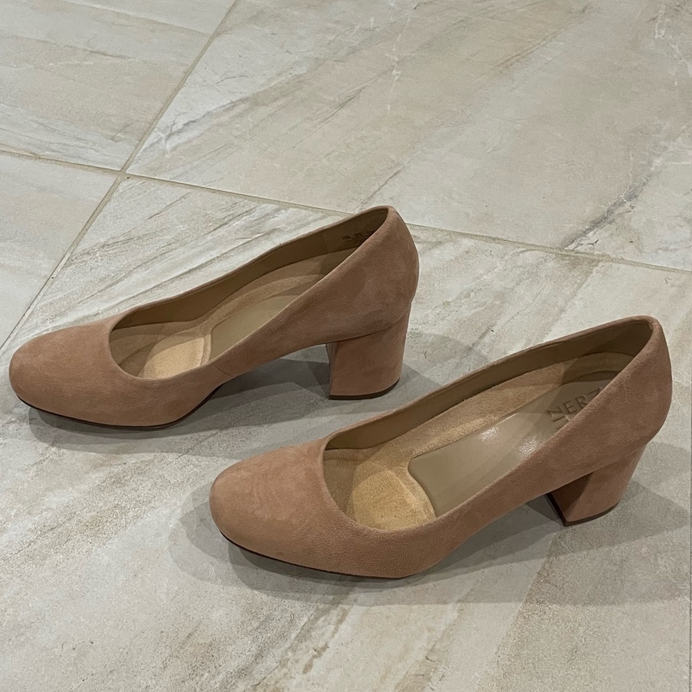 Naturalizer Tan Suede Heels